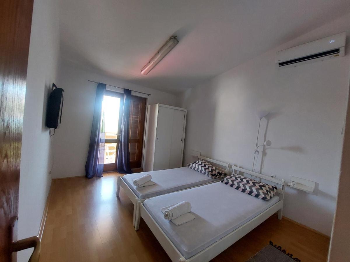 Studio-App Iva, Balcony With Sea View - 50 M From Beach 帕格 外观 照片